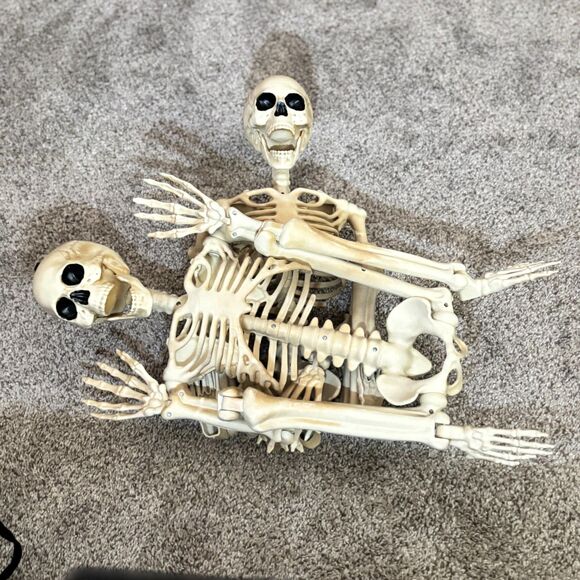 New Set Of 2 Jointed 3'Ft. Tall Hanging Skeletons w/ Strobe Light - Picture 2 of 6